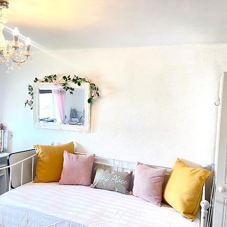 Happy Place With Kitchenette- Female Only London Eksteriør bilde