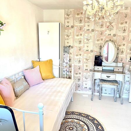 Happy Place With Kitchenette- Female Only London Eksteriør bilde