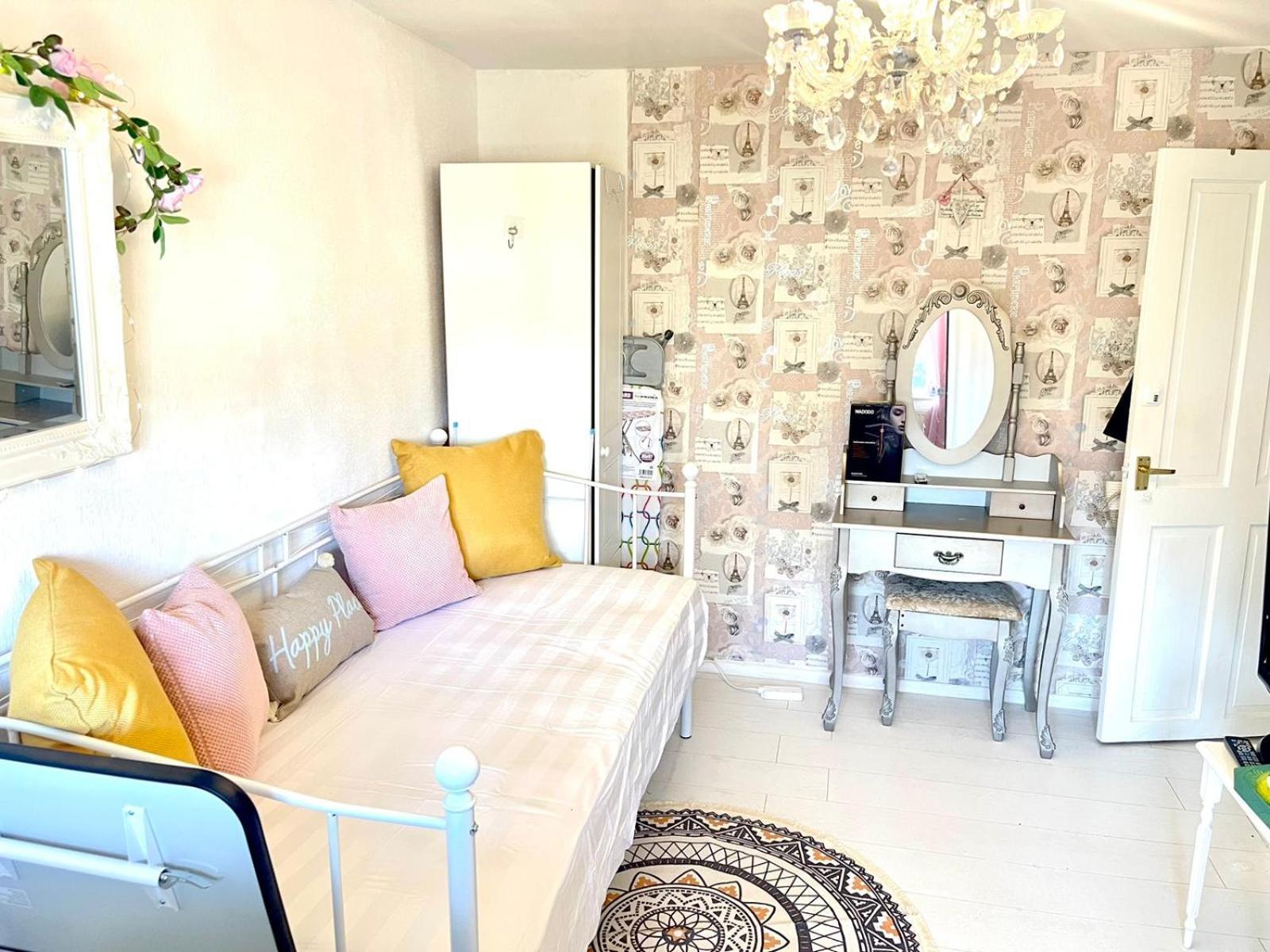 Happy Place With Kitchenette- Female Only London Eksteriør bilde