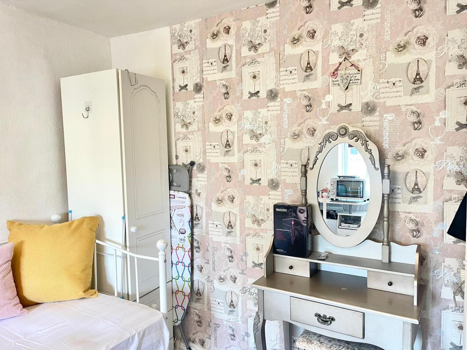 Happy Place With Kitchenette- Female Only London Eksteriør bilde